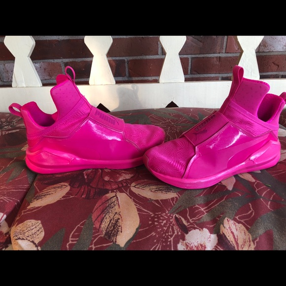 kylie pumas pink